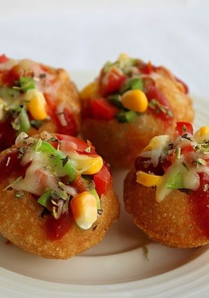 पिज़्ज़ा गोलगप्पा डीलाइट (Pizza golgappa delight recipe in Hindi) रेसिपी मुख्य फोटो