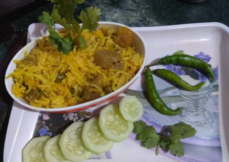 Vegetable Desi Biryani (Tahiri)