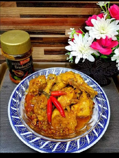 A picture of 3 spice achari karahi.