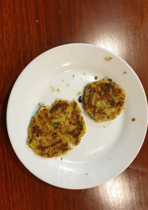 Una foto de Tortilla de papa con brócoli para bebés BLW