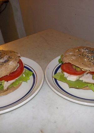 Una foto de Pan integral para hamburguesa