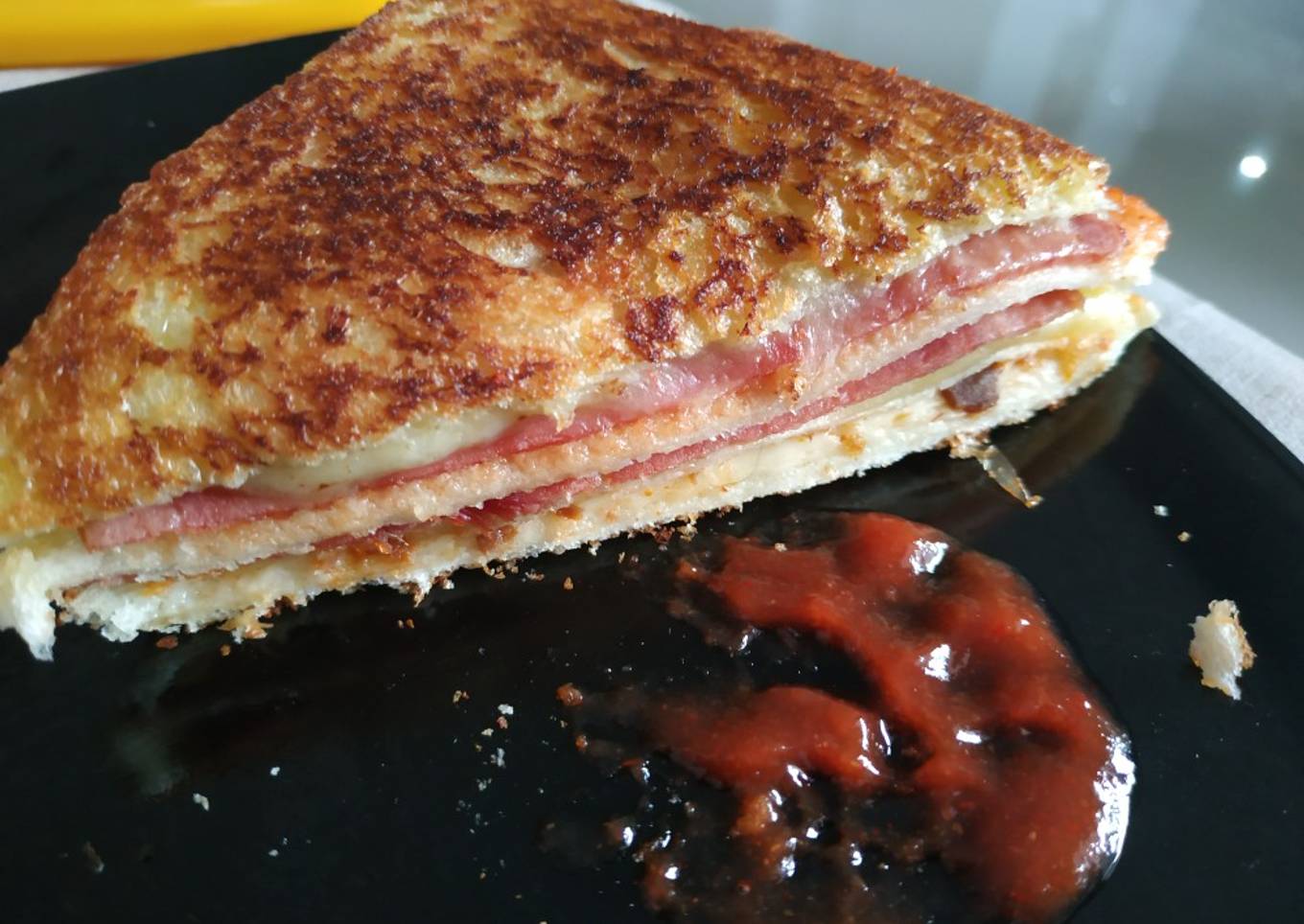 Bread smoke beef melted