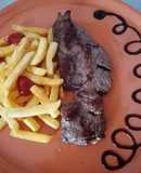 Tagliata di scamone grigliata con contorno dipatatine fritte🥩🍟