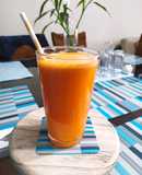 Zumo de Naranja, Manzana, zanahoria y Jengibre