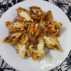 Conchiglioni Pasta with Spinach and Cheese A picture of Conchiglioni Pasta with Spinach and Cheese.