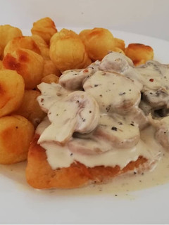 Una foto de Pechuga de pollo con salsa de champiñones (Receta fácil)