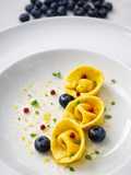Tortelli dolci al limone e mirtilli