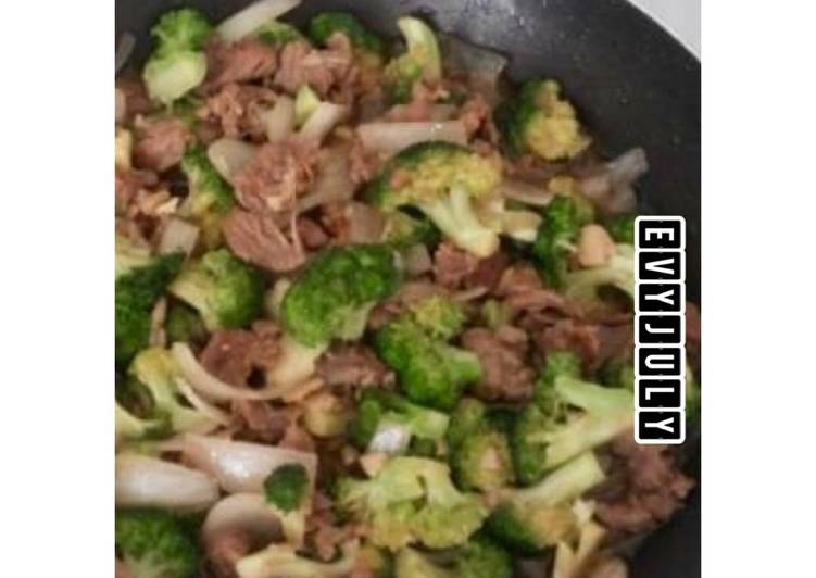 Cara Termudah Menyiapkan Brokoli cah daging sapi saus tiram Top Enaknya
