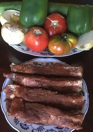A picture of California Farm Chipotle Pork Rib Garden Salad.