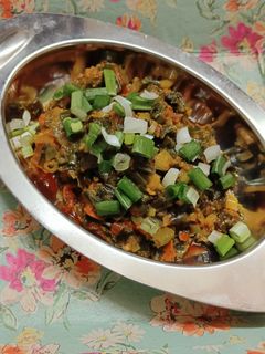 લીલી ડુંગળી નું શાક (Green Onion Shak Recipe In Gujarati) રેસીપી મુખ્ય ફોટો