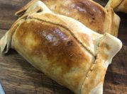 Una foto de empanadas de jurel al horno