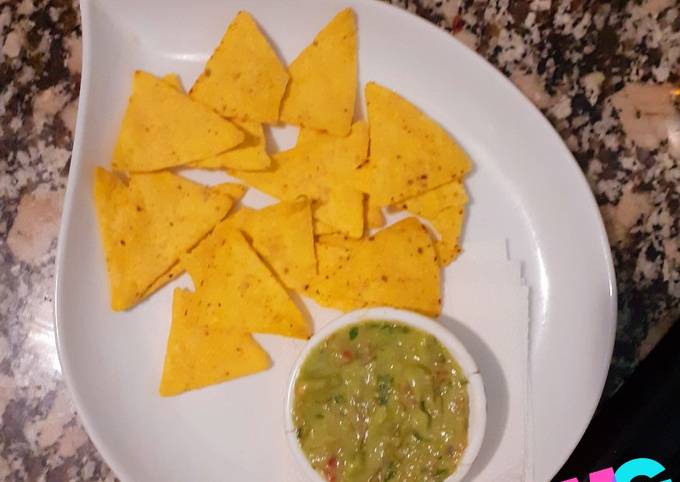 Yo Quiero! Guacamole Bowl  Cinco de Mayo Guacamole Recipe