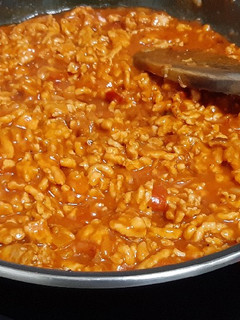 Una foto de Bolognesa de pavo y pollo