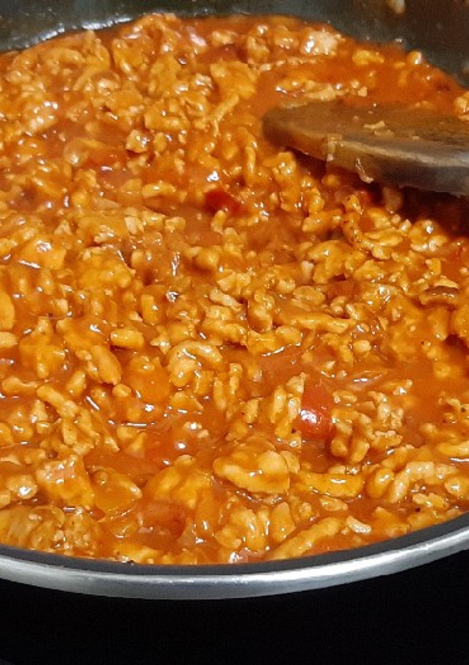 Una foto de Bolognesa de pavo y pollo