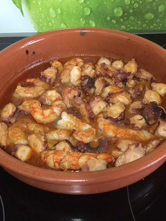 Una foto de Cazuela de pulpo y langostinos