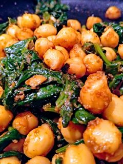 Una foto de Garbanzos con espinacas🌿