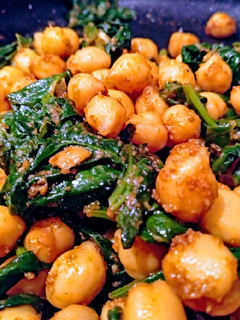 Una foto de Garbanzos con espinacas🌿