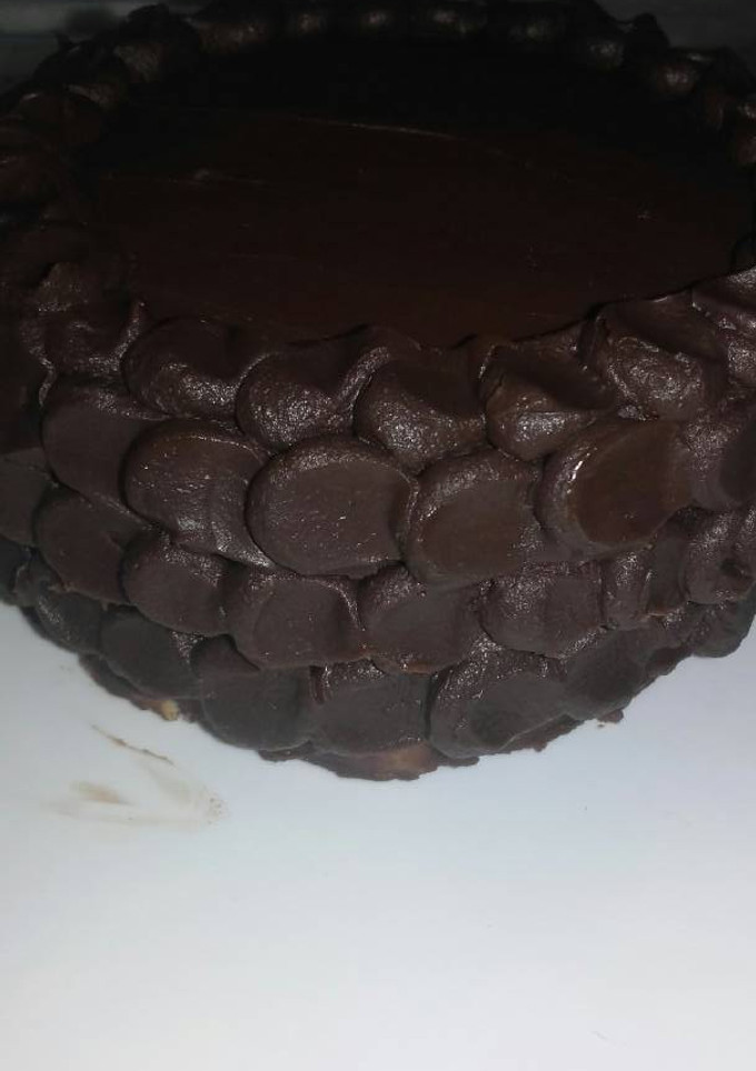 Una foto de Torta fácil de pionono y ganache