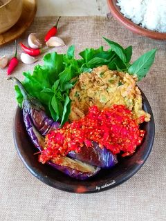 Foto resep Terong Penyet dan Telur Kribo