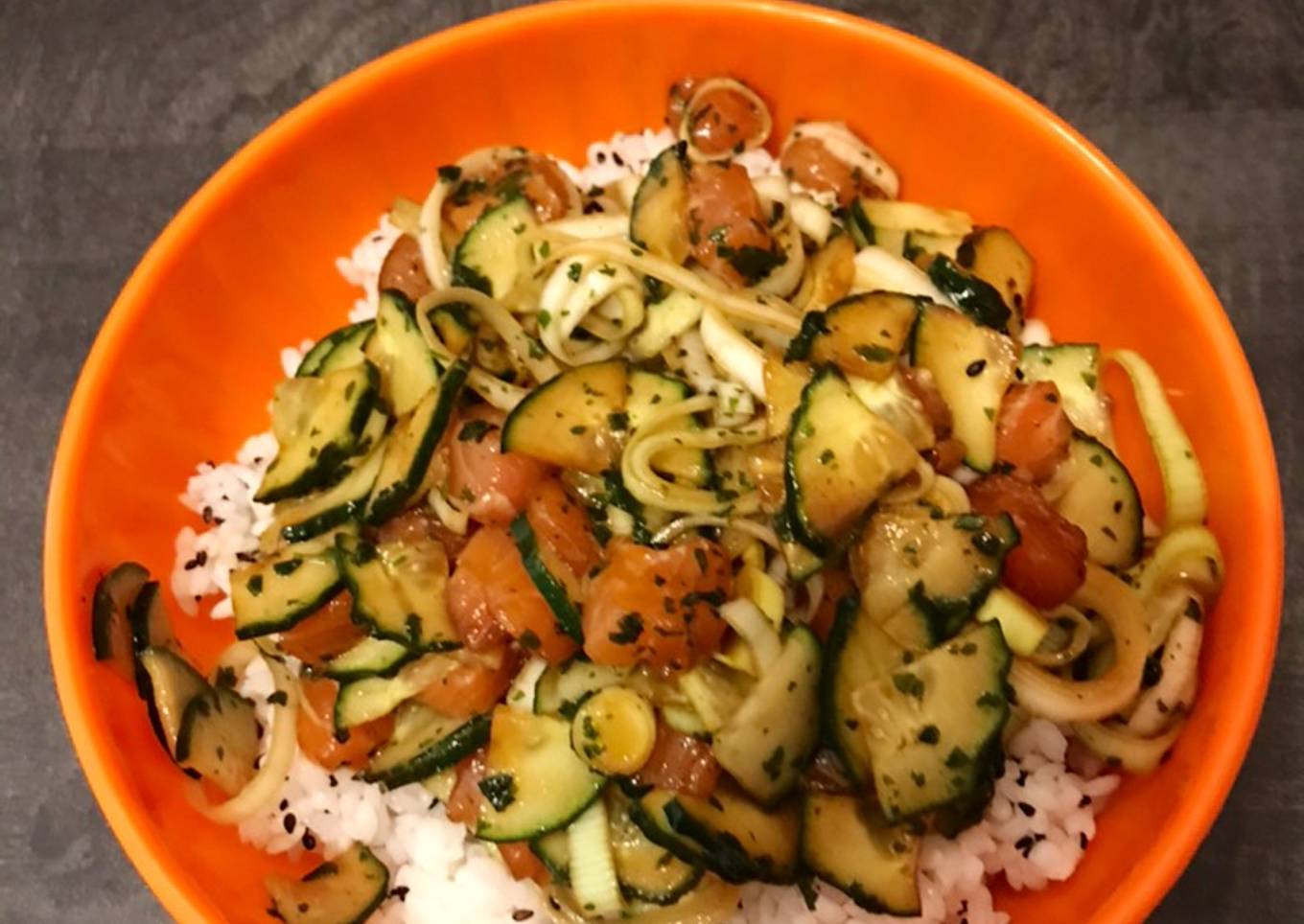 Chirachi de saumon poireaux concombre