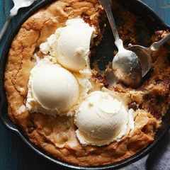 A picture of [Vegan] Chocolate Chip Cookie Skillet.