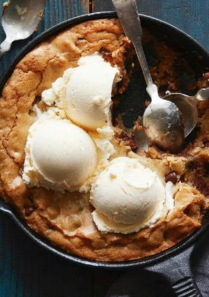 A picture of [Vegan] Chocolate Chip Cookie Skillet.
