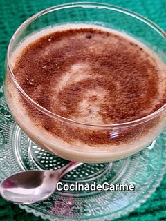 Una foto de Smoothie de plátano con bebida de avena y canela