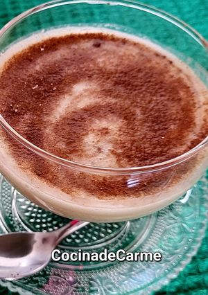 Una foto de Smoothie de plátano con bebida de avena y canela