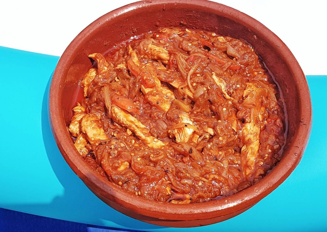 Pechuga de Pollo con salsa de Berenjena, Tomate y Verduras
