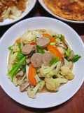 Tumis kembang kol wortel jamur baso