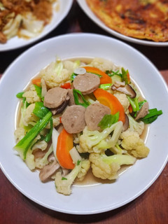 Foto resep Tumis kembang kol wortel jamur baso