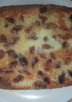 A picture of Almond raisin sponge cake.