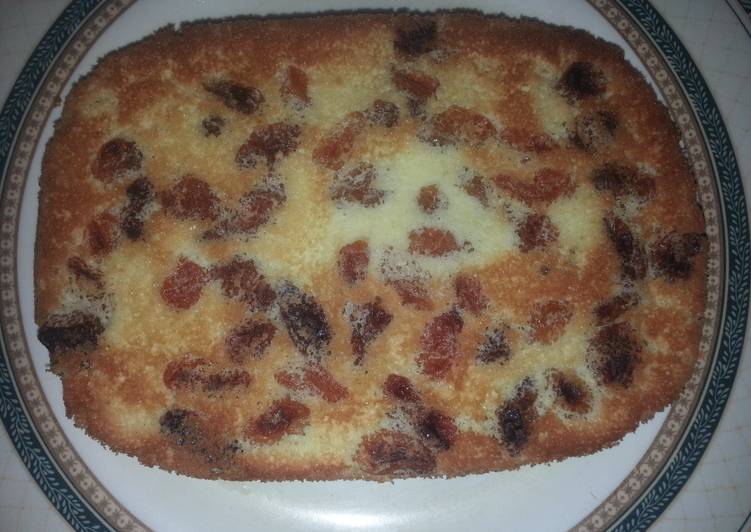 Almond raisin sponge cake