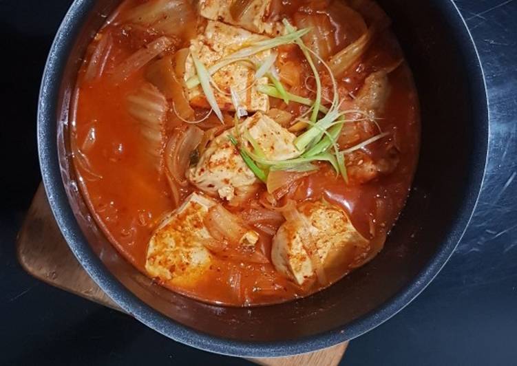 Kimchi jigae