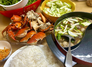 Hình của món Lẩu cua nấu bầu.