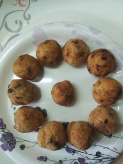 ரைஸ் கோலா உருண்டை (Rice kola urundai recipe in tamil) செய்முறை முக்கிய புகைப்படம்