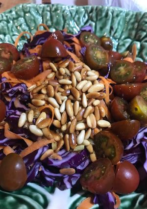 Una foto de Ensalada de col lombarda