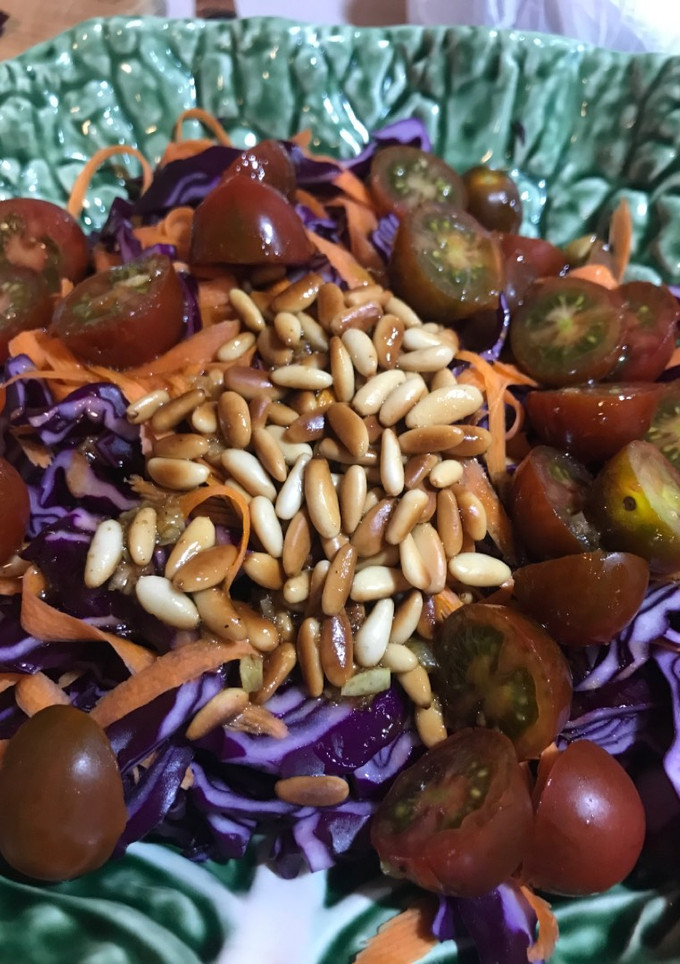 Una foto de Ensalada de col lombarda