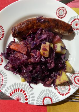 Une photo de Chou rouge pommes de terre lardons et chorizo