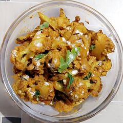 A picture of Gobhi with raw turmeric.