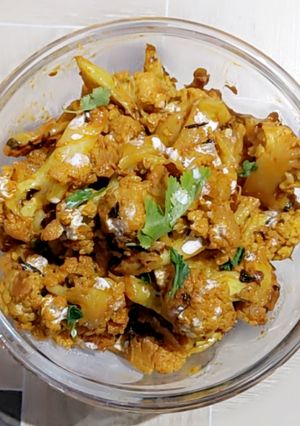 A picture of Gobhi with raw turmeric.