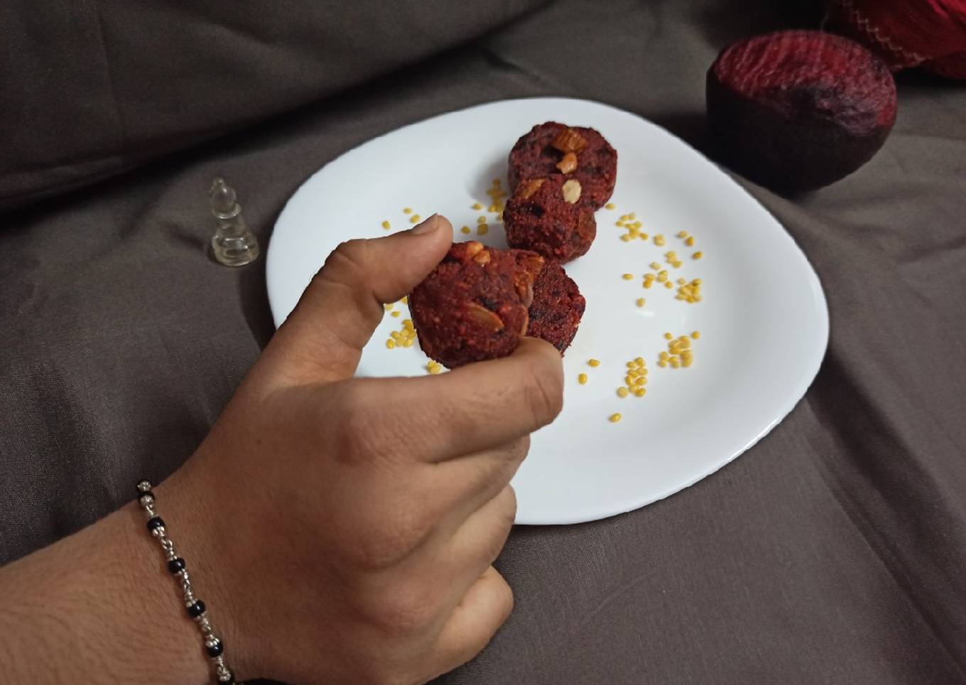Beet moong cruncy ball