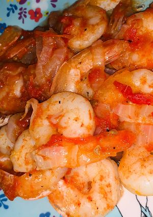 Una foto de Camarones en tomate 🍤 🍅