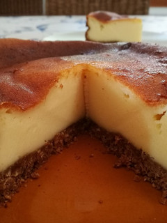 Una foto de Pastel de queso mascarpone para dos con base de galletas 🧀 ✌️