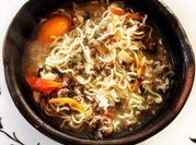 Una foto de ramen facil