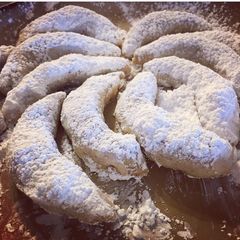A picture of Crescent Cookies.