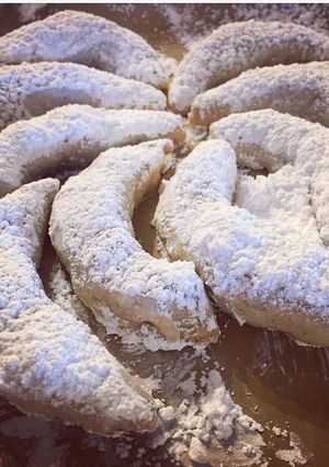 A picture of Crescent Cookies.