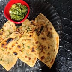 A picture of Green garlic paratha.