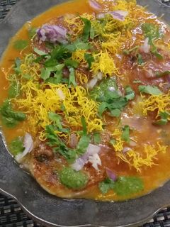 રગડા પેટીસ (Ragda Pattice Recipe In Gujarati) રેસીપી મુખ્ય ફોટો