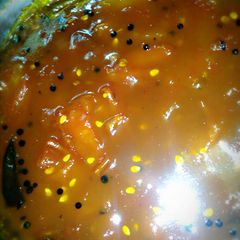 A picture of Tomato tamarind chutney.